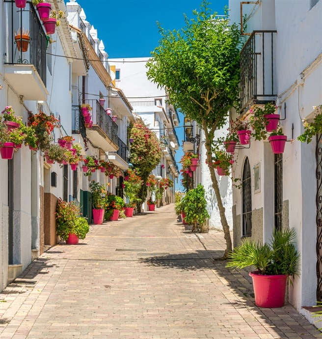 هل يستحق شراء بيت عطلات في إسبانيا؟