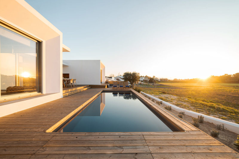 villa moderne avec piscine et deck 2022 02 02 04 50 35 utc(1)(1)