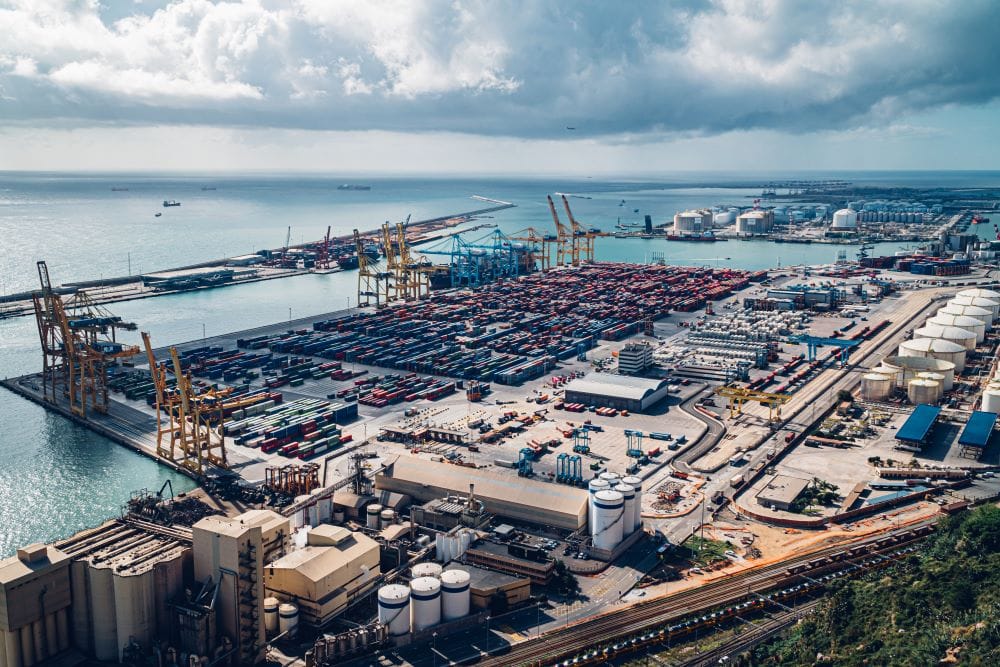 how do transportation and infrastructure in spain compare vs uae