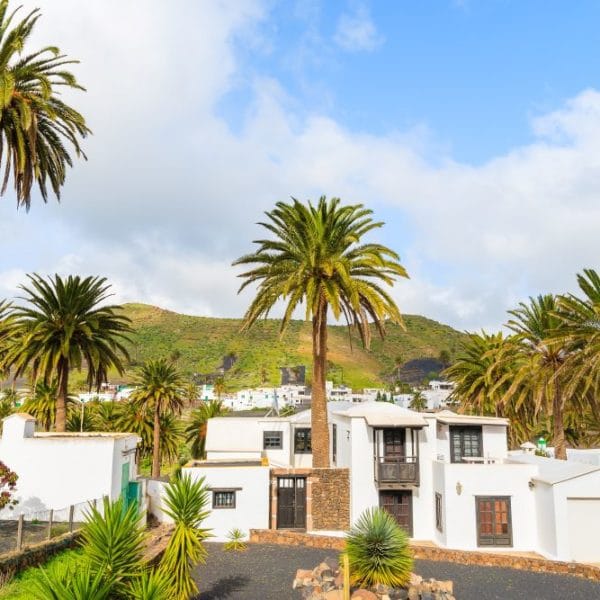 how does the process of obtaining a mortgage differ for foreign buyers in spain