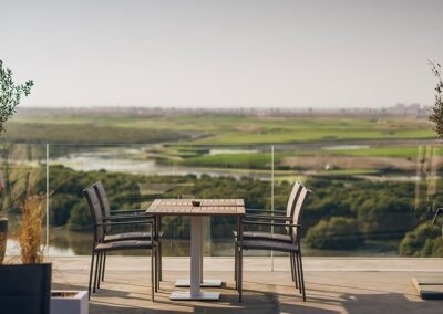 알 조라 챔피언십 골프 코스가 내려다보이는 멋진 빌라입니다. 아름다운 곳에 설정