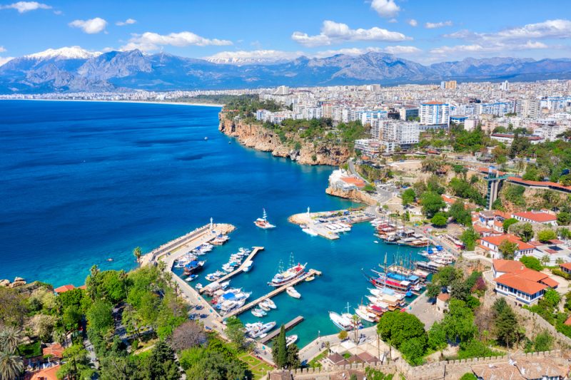 Antalya Harbor, טורקיה, צולם באפריל 2019rn' צולם ב-hdr