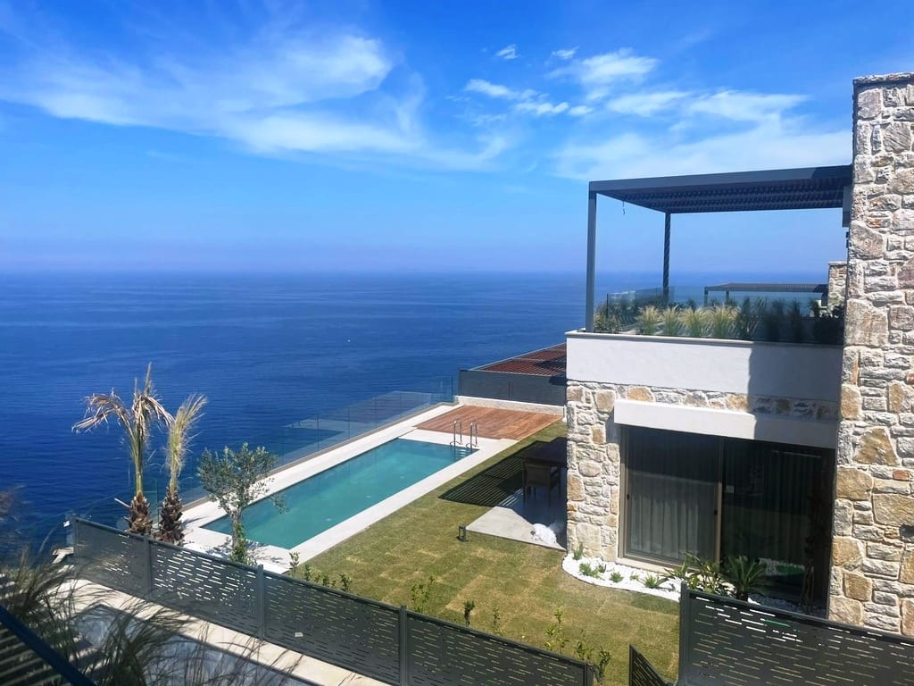 Cliffside Yalikavak villa exterior with infinity pool overlooking the Aegean Sea