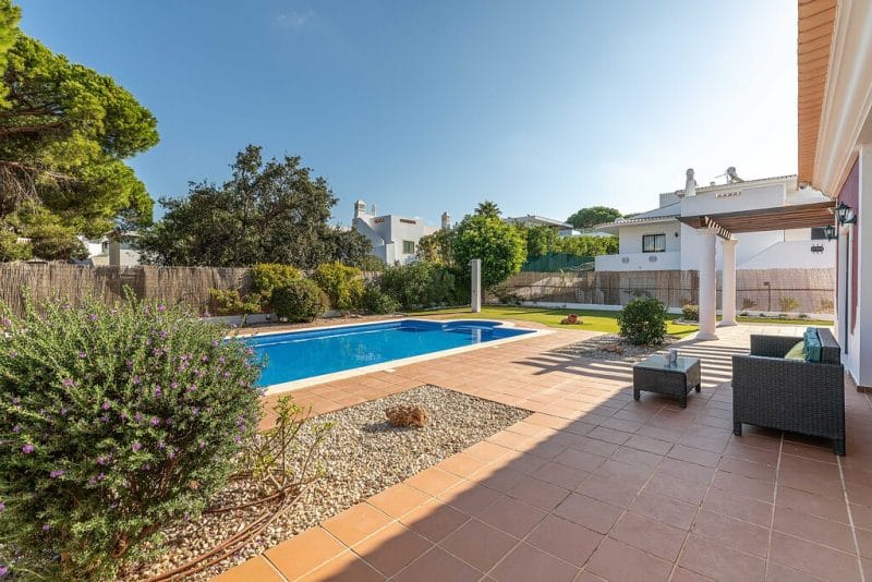 Elegant Villa For Sale In Quarteira