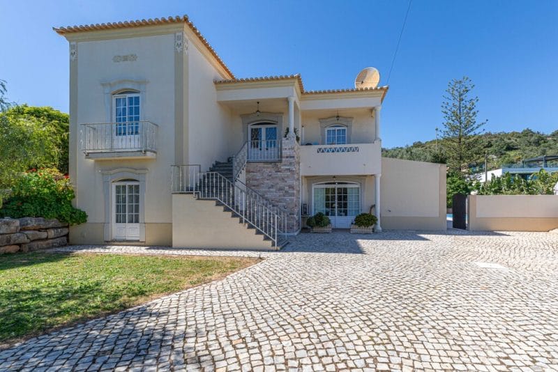 Tranquil Villa For Sale In Cabeca da Camara