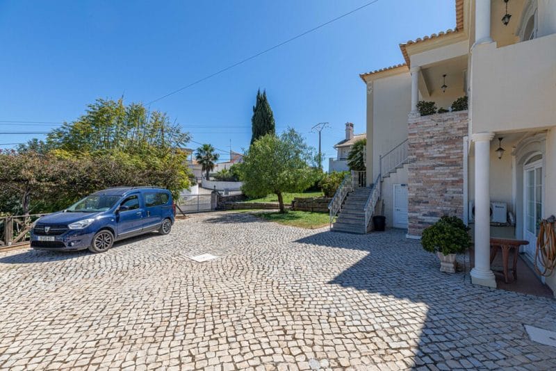Tranquil Villa For Sale In Cabeca da Camara