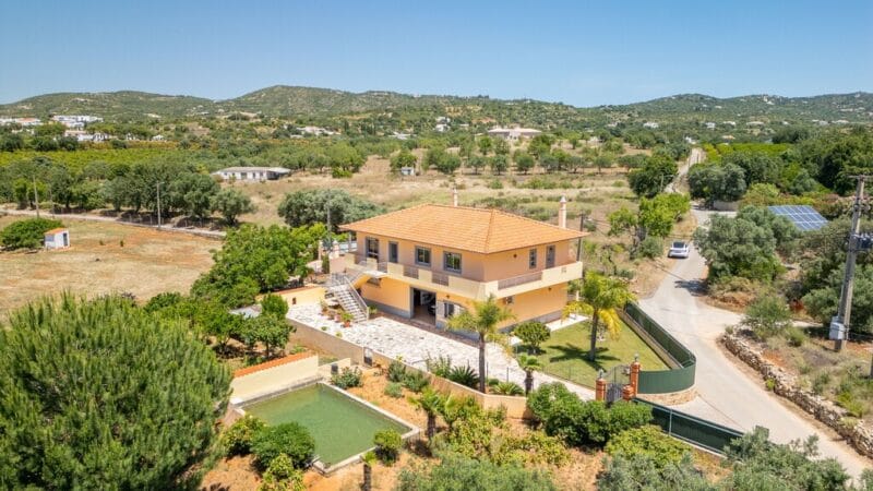 Traditional Villa For Sale In Estoi